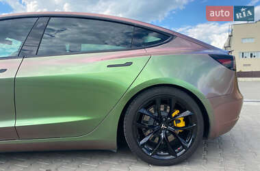 Седан Tesla Model 3 2020 в 