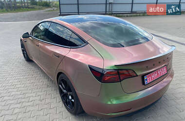 Седан Tesla Model 3 2020 в 