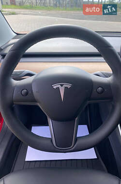 Седан Tesla Model 3 2020 в 