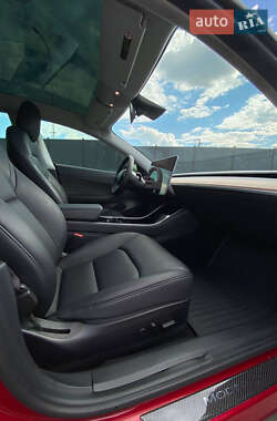 Седан Tesla Model 3 2020 в 