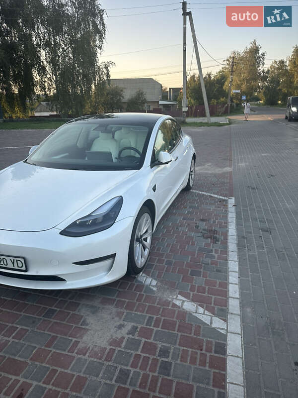 Седан Tesla Model 3 2021 в Киеве
