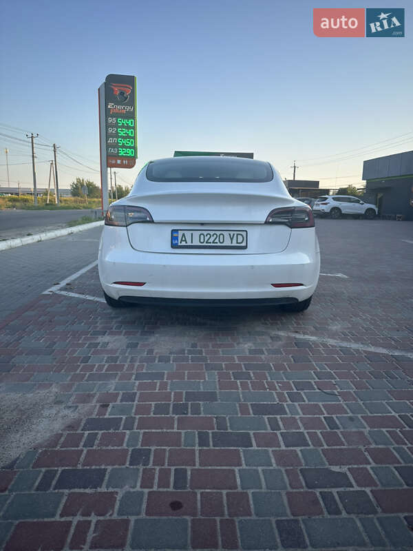 Седан Tesla Model 3 2021 в Киеве
