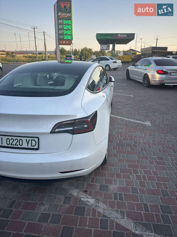 Седан Tesla Model 3 2021 в Киеве