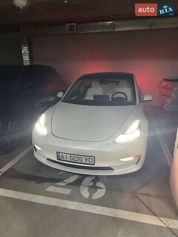 Седан Tesla Model 3 2021 в Киеве