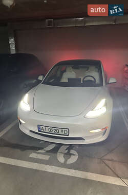 Седан Tesla Model 3 2021 в 