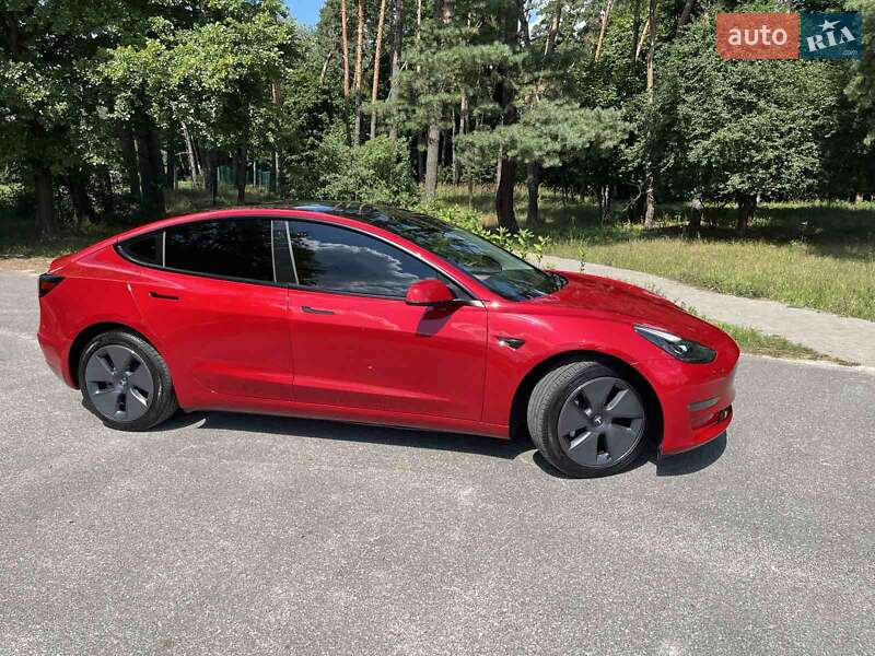 Седан Tesla Model 3 2022 в Макарове