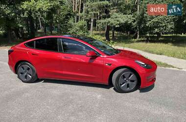 Седан Tesla Model 3 2022 в 
