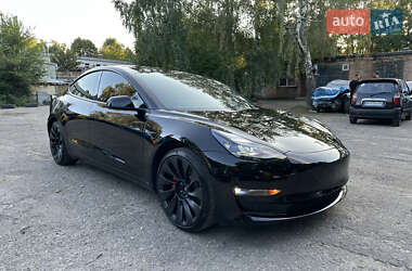 Седан Tesla Model 3 2022 в 