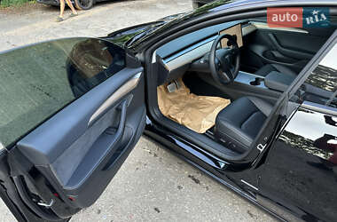 Седан Tesla Model 3 2022 в 