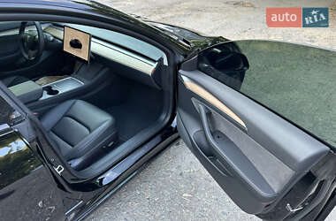 Седан Tesla Model 3 2022 в 