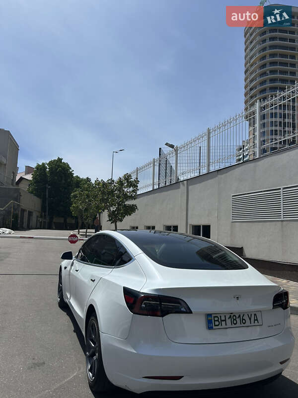 Седан Tesla Model 3 2019 в Одесі