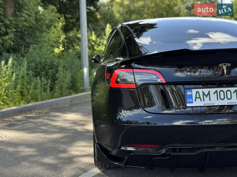 Седан Tesla Model 3 2021 в Житомирі