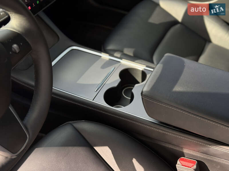 Седан Tesla Model 3 2021 в Житомирі