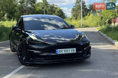 Седан Tesla Model 3 2021 в 