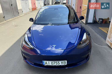 Седан Tesla Model 3 2021 в 