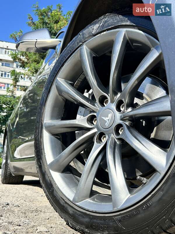 Седан Tesla Model 3 2018 в Сумах