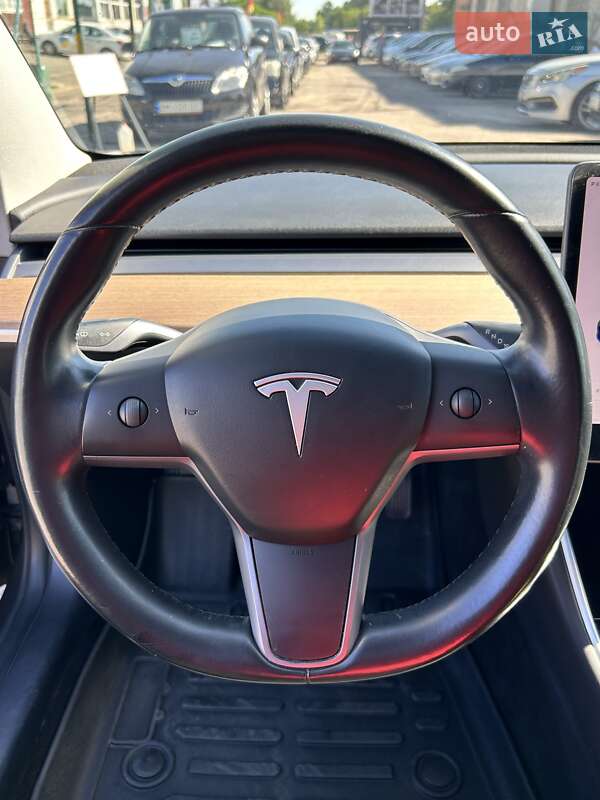 Седан Tesla Model 3 2018 в Сумах