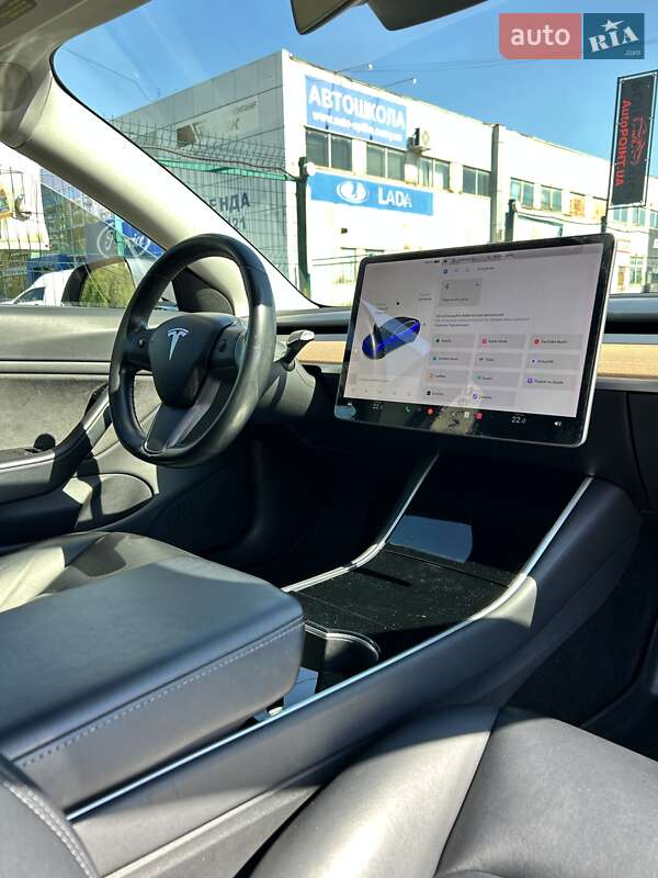 Седан Tesla Model 3 2018 в Сумах