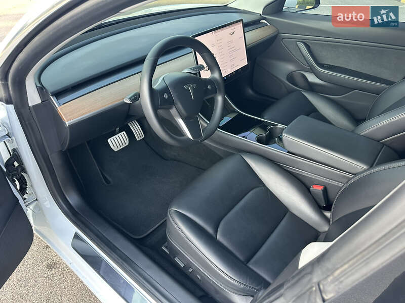 Седан Tesla Model 3 2019 в Києві