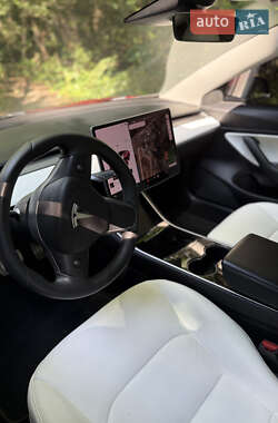 Седан Tesla Model 3 2019 в 