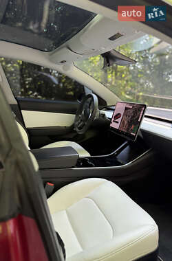 Седан Tesla Model 3 2019 в 