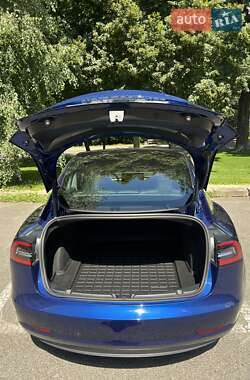 Седан Tesla Model 3 2023 в 