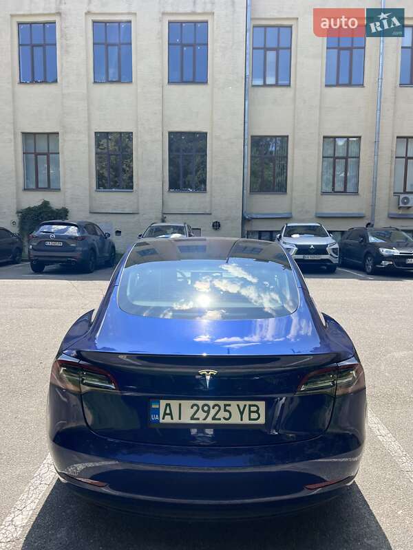 Седан Tesla Model 3 2023 в Києві