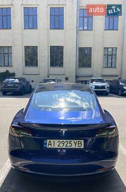 Седан Tesla Model 3 2023 в 