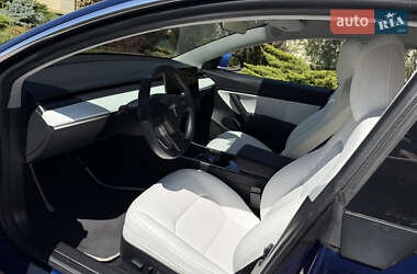 Седан Tesla Model 3 2019 в 