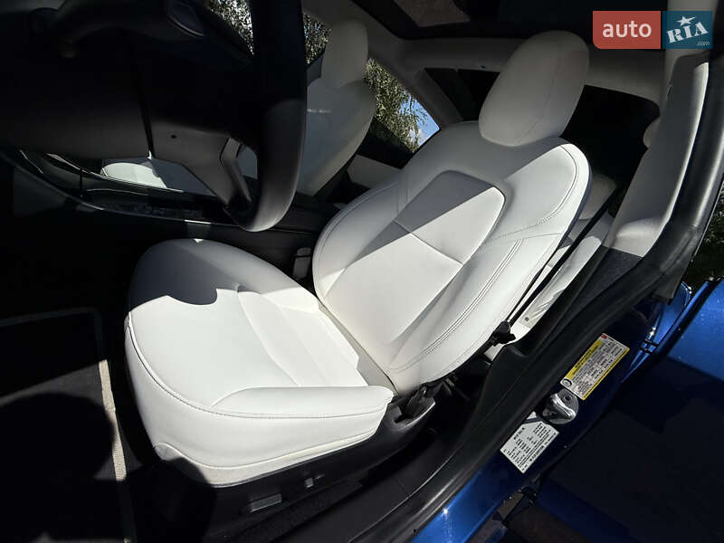 Седан Tesla Model 3 2019 в Днепре
