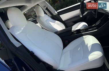 Седан Tesla Model 3 2019 в 