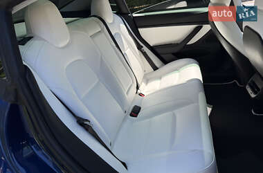 Седан Tesla Model 3 2019 в 