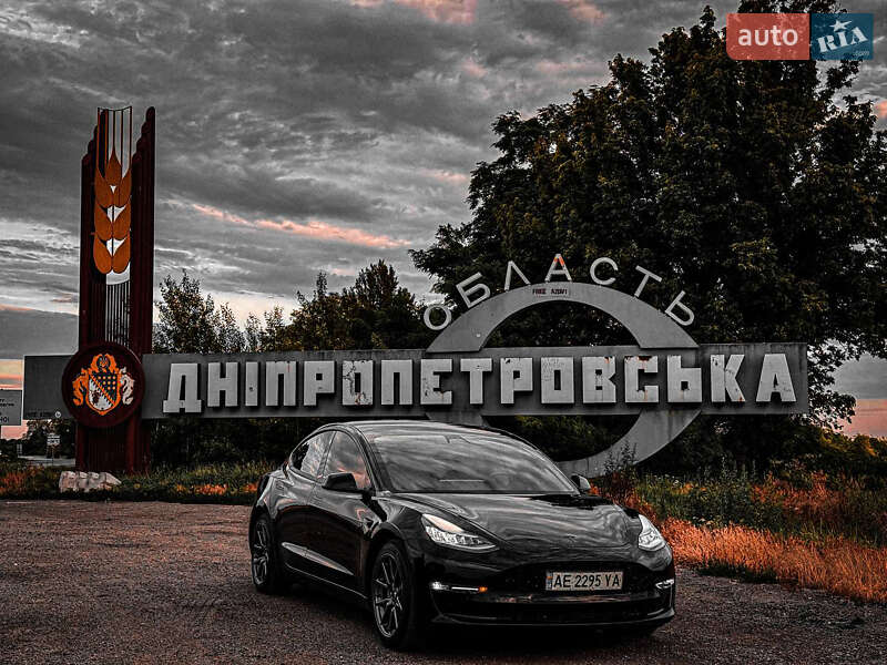 Седан Tesla Model 3 2019 в 