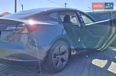 Седан Tesla Model 3 2023 в 