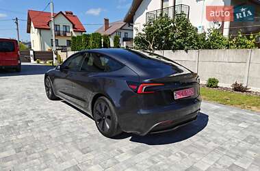Седан Tesla Model 3 2024 в 
