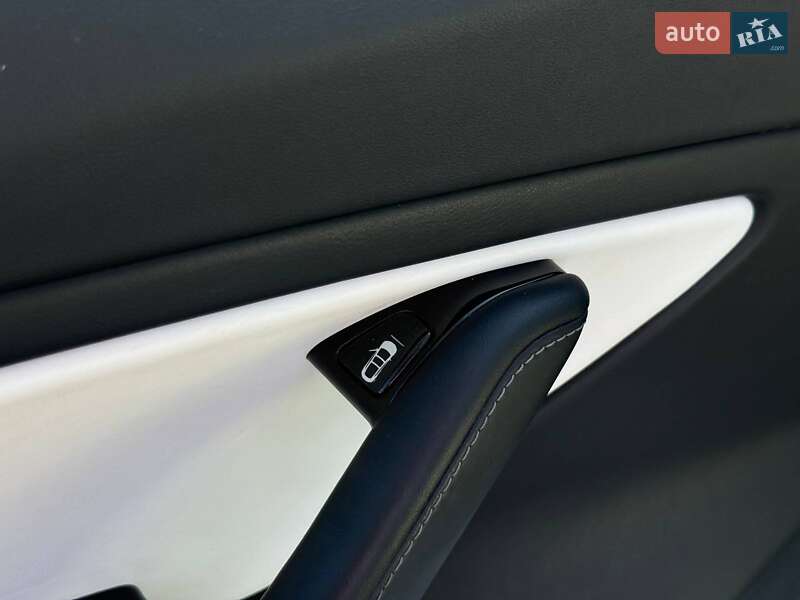 Седан Tesla Model 3 2019 в Рівному