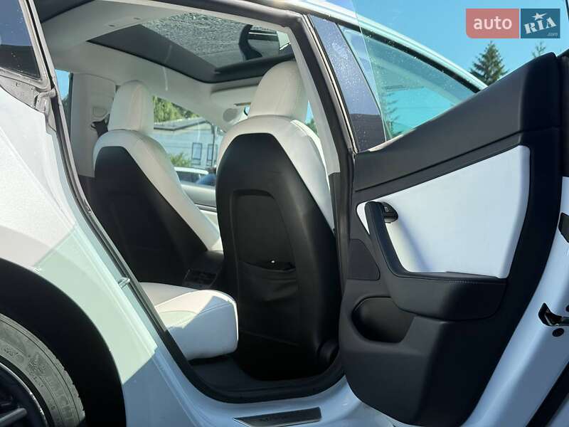 Седан Tesla Model 3 2019 в Рівному