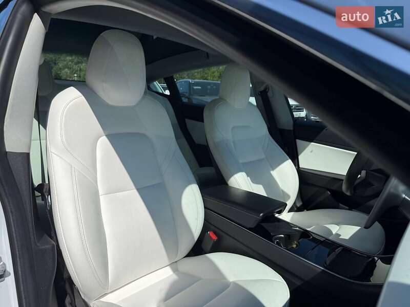 Седан Tesla Model 3 2019 в Рівному