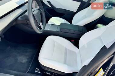 Седан Tesla Model 3 2024 в 