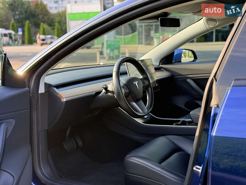 Седан Tesla Model 3 2019 в Житомирі