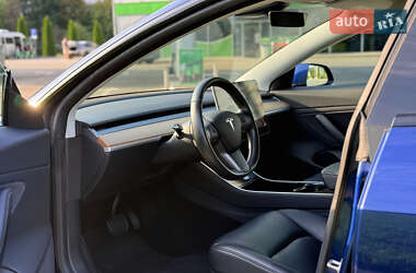Седан Tesla Model 3 2019 в 