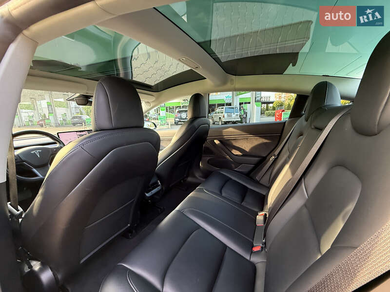 Седан Tesla Model 3 2019 в Житомирі