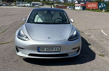 Седан Tesla Model 3 2018 в Рівному