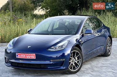 Седан Tesla Model 3 2021 в 