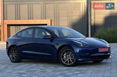 Седан Tesla Model 3 2021 в 