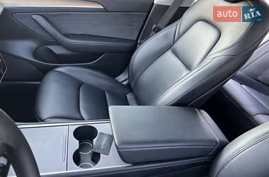 Седан Tesla Model 3 2021 в 