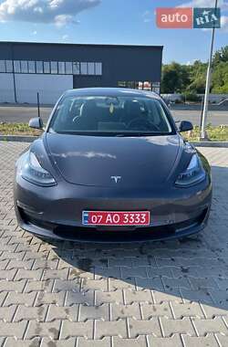 Седан Tesla Model 3 2023 в 