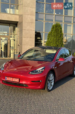 Седан Tesla Model 3 2020 в 