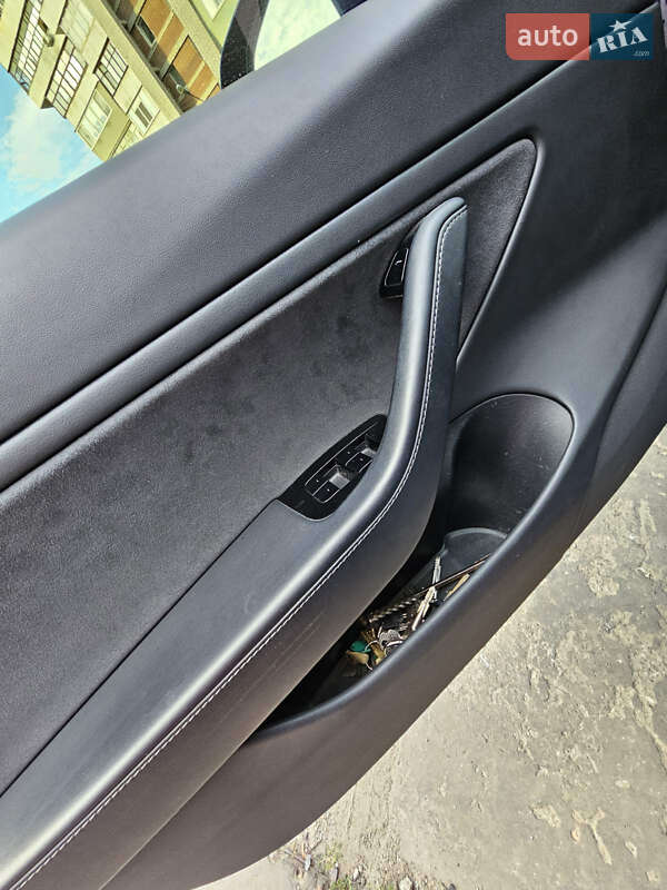 Седан Tesla Model 3 2018 в Запоріжжі