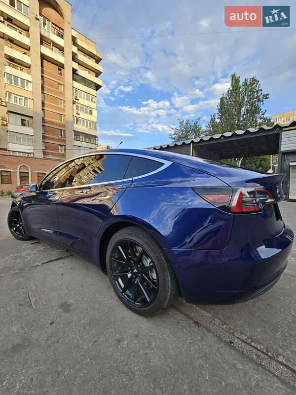 Седан Tesla Model 3 2018 в Запоріжжі